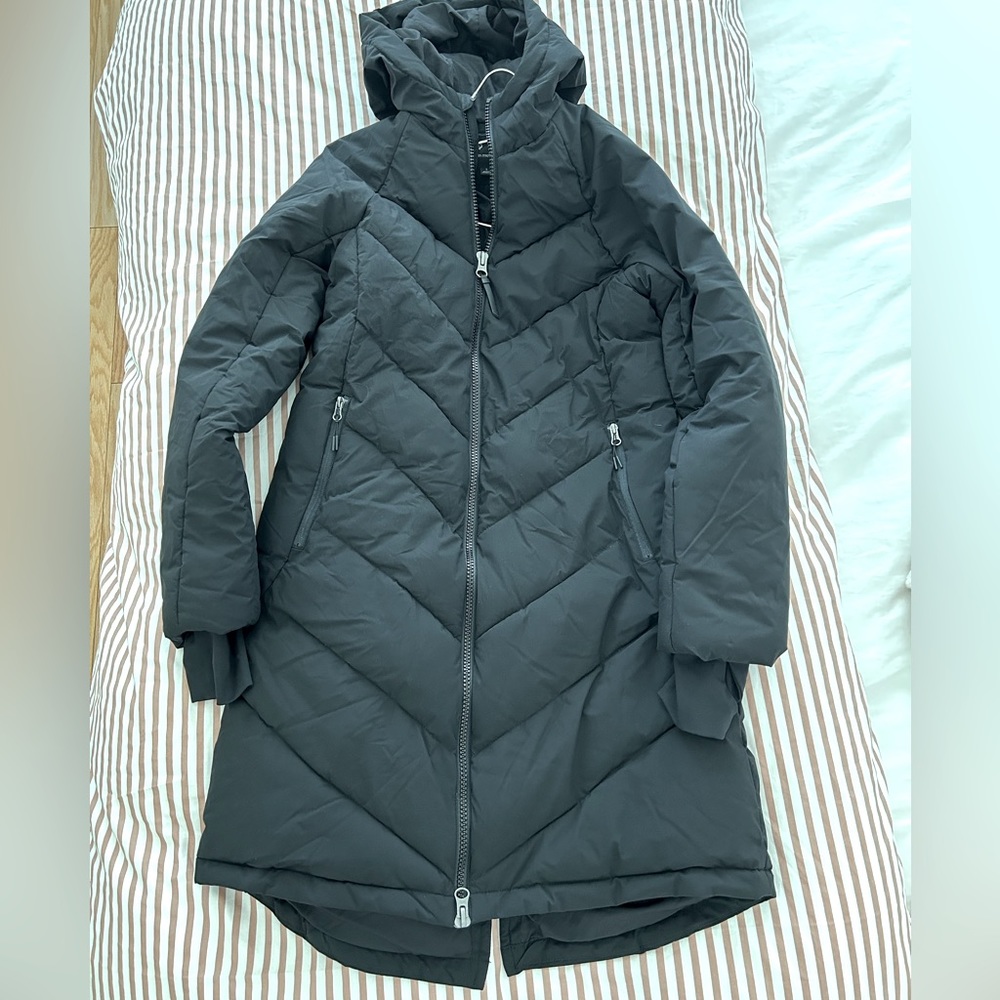 All in motion parka winter jacket in black. Size S.